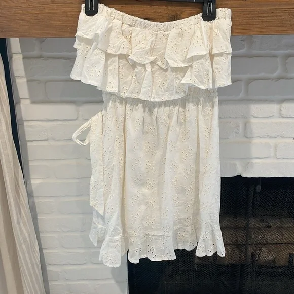 White eyelet strapless mini dress - Picture 2 of 3